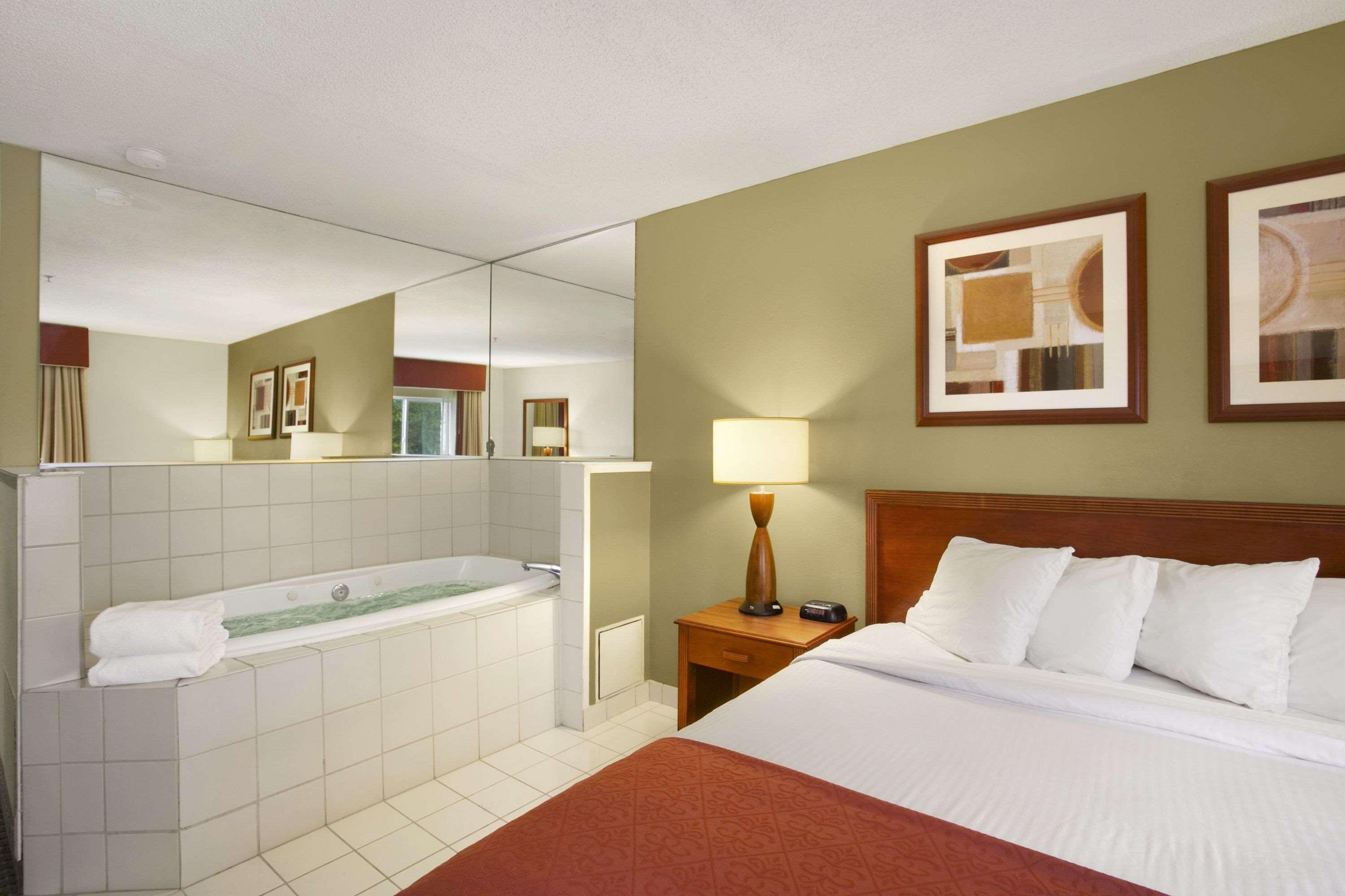 Baymont By Wyndham Evansville North/Haubstadt Warrenton Bagian luar foto