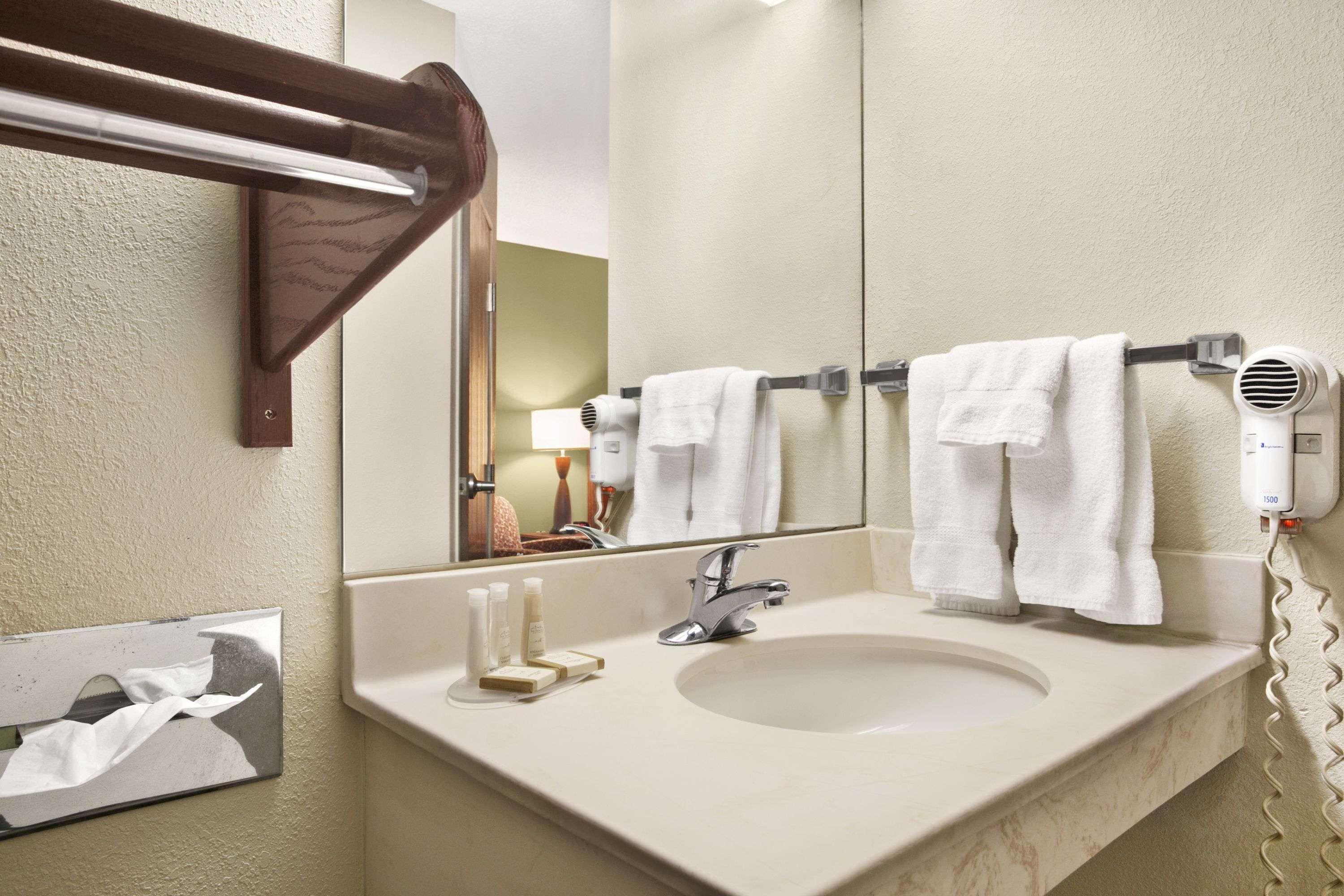 Baymont By Wyndham Evansville North/Haubstadt Warrenton Bagian luar foto